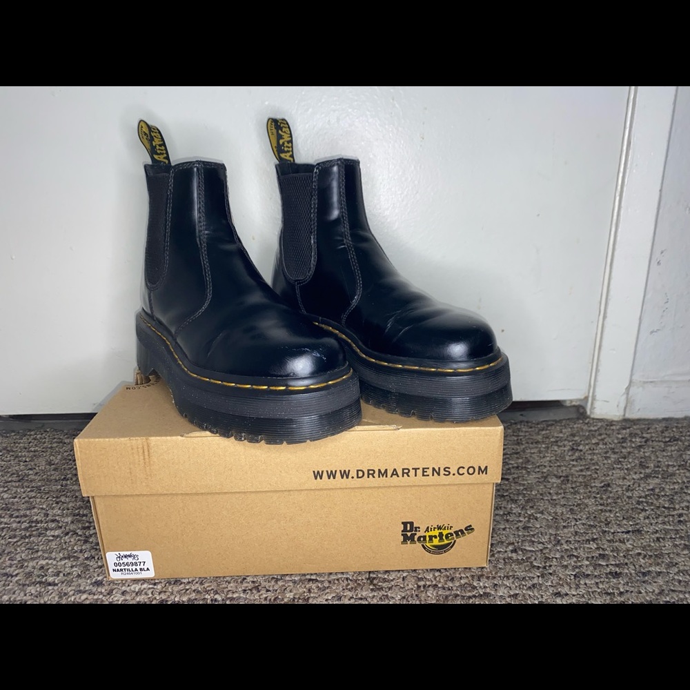 Dr. Martens 2976 POLISHED SMOOTH PLATFORM CHELSEA BOOTS